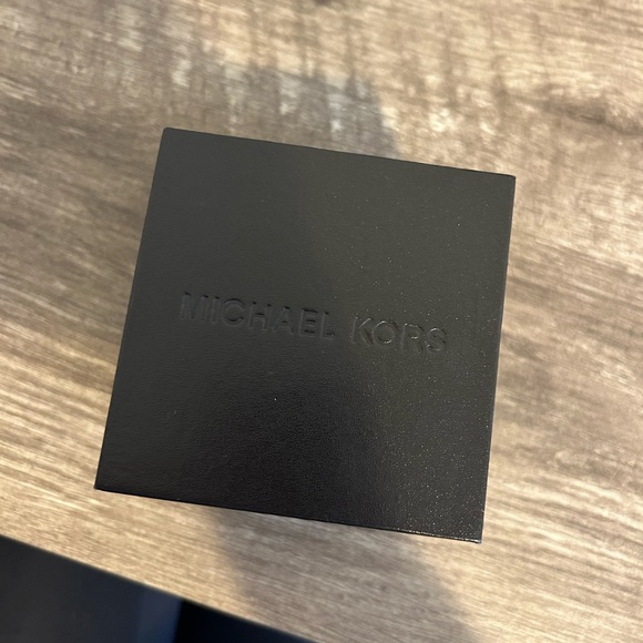 Michael Kors Everest Chronograph Watch. Black with diamonds. - Picture 5 of 5